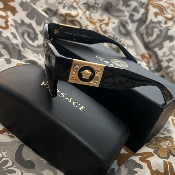 Versace Sunglasses - Picture 3 of 4